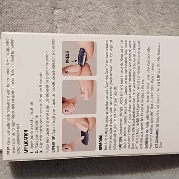 Press-on Nails - Picture 2 of 3